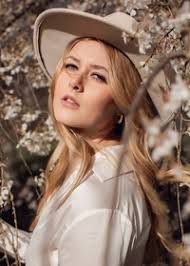 Alyssa Connell's Instagram, Twitter & Facebook