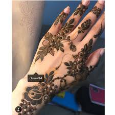 1 011 Likes 8 Comments Beauty Mazarin Design On Instagram شرایکم بالنقش اكتبي اسم من اسماء الله ال Floral Henna Designs Henna Style Henna Designs Hand