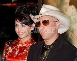 Keenan Bell's Instagram, Twitter & Facebook