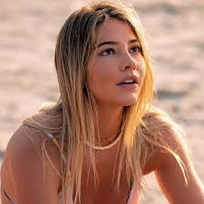 Madelyn Cline's Instagram, Twitter & Facebook