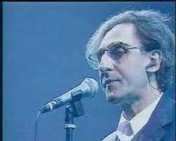 E ti vengo a cercare anche solo per vederti o parlare perché ho bisogno della tua presenza per capire meglio la mia essenza. Franco Battiato E Ti Vengo A Cercare