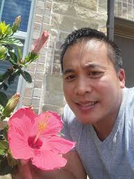 Thanks Elena Dương for the Thai eggplant and habanero! I took a tour of ur  front while u were working..... super cute how you labeled everything.  Great variety of roses and this