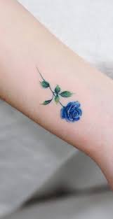 Ziehen Sie Ihre Tinte Sucht Mit 50 Der Schonsten Rose Tattoo Designs Fur Manner Und Frauen Rose Tattoos For Women Rose Tattoos For Men Blue Rose Tattoos