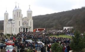 Un indicator, la iesirea din sat. Mii De Credinciosi AsteptaÅ£i Joi La Ceremoniile De La MÄƒnÄƒstirea Pestera Sfantului Apostol Andrei Stiri Pe Surse Cele Mai Noi Stiri
