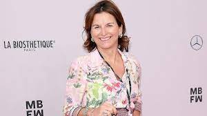 respektlose predigt claudia obert bewahrt gegen mucki yotta ihre coolness promis moralapostel strandspaziergang