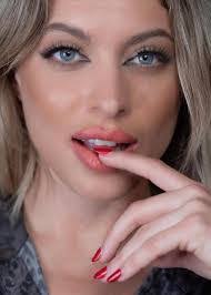 Ashley Ostendorf's Instagram, Twitter & Facebook