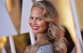 Chrissy teigen must be getting extremely bored during this time of social distancing, because she seemingly dyed her signature brown hair pink. Chrissy Teigen Got A Bob Haircut In Quarantine Hellogiggles