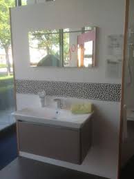 Als moderne variante der bordüre verwandeln rennstreifen das badezimmer in eine frische oase. Badezimmer Mosaik Bordure