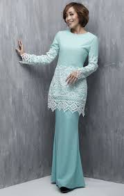 15 baju raya kanak kanak di malaysia 2019 perempuan lelaki 15 05 2020 masa raya nanti bolehlah pakai fesyen koleksi baju raya baru kanak kanak seperti baju kurung baju melayu dan jubah. Emel X Serena C Lyrata Modern Baju Kurung With Lace Green This Modern Baju Kurung Is A Statement Pie Baju Kurung Lace Lace Bridesmaid Dresses Dress Pesta