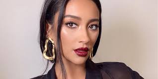 Shay mitchell is opening up about her relationship with matte babel! Yuk Intip Rahasia Kecantikan Kulit Shay Mitchell