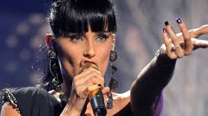 Résultat de recherche d'images pour "nelly furtado"