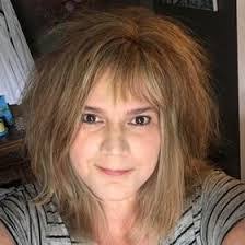 Lisa Lear's Instagram, Twitter & Facebook