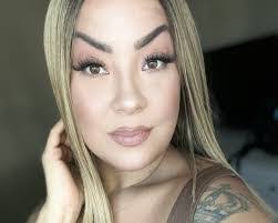 Roberta Holt's Instagram, Twitter & Facebook