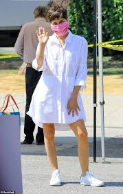 Let a white tee be your pilot. Selma Blair Looks Summer Fresh In Shirt Dress And Pink Face Mask While Shopping With Ron Carlson Readsector