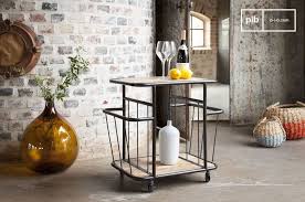 Angolo bar in casa su misura costruito con una totale personalizzazione che sa includere e sviluppare nei progetti le tue idee e le tue necessità di spazi. Come Creare Un Angolo Bar Secondo Lo Stile Della Tua Casa