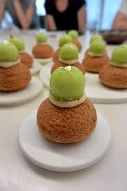 Choux Pomme Realises Par Francois Daubinet Lors Du Cours Autour De La Pate A Choux A La Michalak Masterclass Patisserie Gateau Design Patisserie De Luxe
