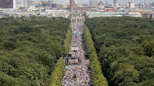 Etwa 20 000 Menschen Demonstrieren In Berlin Gegen Corona Auflagen Grenzecho