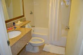 Our award winning san juan airport hotel is the only hotel located at the sju airport in terminal d/2nd floor, just steps from the airline counters. Bathroom Picture Of Holiday Inn Miami International Airport Miami Springs Tripadvisor
