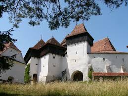 Salina turda este unul din principalele obiective turistice ale trasilvaniei, reprezentând un adevărat muzeu al mineritului în sare, o bază de agrement modernă şi, în acelaşi timp, o bază de tratament. Top 10 Obiective Turistice In BraÈov Èi Imprejurimi Pe Care SÄ Le Vizitezi
