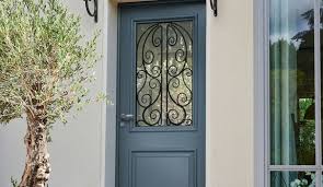 Récits d'une agoraphobe en dents de scie.j y mets porte fenetre bois porte entree maison porte exterieur escalier bois deco porte porte bois fenêtres anciennes portes. Comment Choisir Sa Porte D Entree Cote Maison