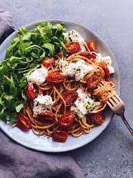 Spaghetti A La Burrata Et Tomates Confites Clemfoodie Recette Burrata Recette Repas Vegetarien Recette