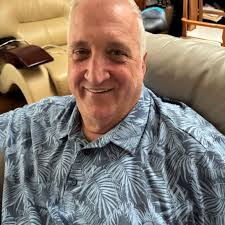 How does a house cue break during a game?