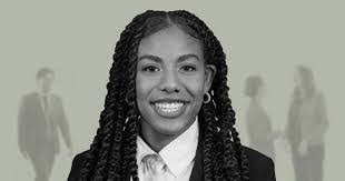 Simone Hernandez's Instagram, Twitter & Facebook