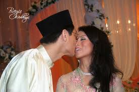 Dalam sidang dun pulau pinang , dalam sesi bahas adun delima membuat tuduhan gambar intim zairil & dyana adalah perbuatan cybertrooper bn/umno. Clear Common Sense Dyana Zairil Pics Are Real