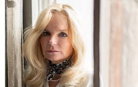 Lucinda Riley jätti menestyssarjan päättämisen perinnöksi pojalleen