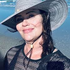 Lisa Langworthy's Instagram, Twitter & Facebook