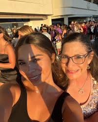 Tanya Castillo & The Dream Team