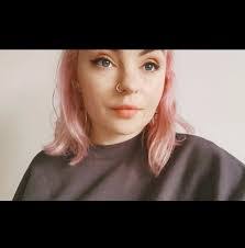 Andrea Tuthill's Instagram, Twitter & Facebook