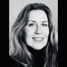 Suzanne White (@White_Suz)