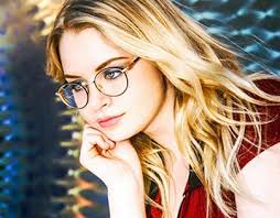 Fashionably Projects :: Photos, videos, logos, illustrations and branding  :: Behance