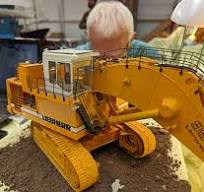 This excavator model is 100% paper : r/mildlyinteresting