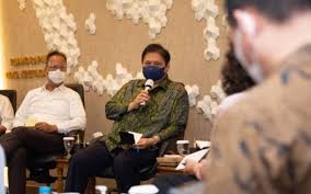 Pol menyampaikan tugas babinsa selama ppkm mikro melaksanakan penegakan 3 m di desa atau. Pemerintah Perpanjang Ppkm Mikro Mulai 20 April Sampai 3 Mei 2021 Ekonomi Bisnis Com