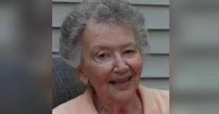 Elizabeth Justis's Instagram, Twitter & Facebook