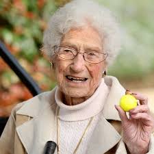 A life beyond par: record-breaking golfer Elsie McLean loved the greens to  the end