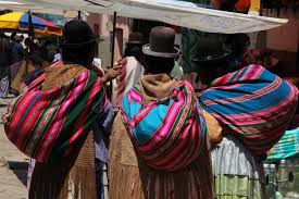 Information and translations of bolivianerin in the most comprehensive dictionary definitions resource on the web. Bolivianische Frau Verkauft Waren Auf Dem Markt Redaktionelles Stockfoto Bild Von Beruhmt Amerika 164166268