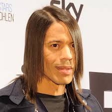 Jorge humberto gonzález ríos (born 6 december 1964) is a famous chilean singer, who's best known for being the leader, vocalist, writer and bassist of the band los prisioneros. Jorge Gonzalez Aktuelle News Infos Bilder Bunte De