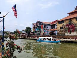 Surrounded by limestone hills, this theme park has the best backdrop as illustrated by its name lost world of tambun. A Guide To The 4 Unesco World Heritage Sites In Malaysia