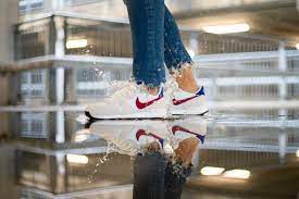 Nike Women S Internationalist Summit White Noble Red 828407 105 Sneaker District
