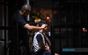 Anda mungkin mempunyai bar untuk mengasah pisau. Bernama Covid 19 Ramai Pilih Gunting Rambut Di Rumah