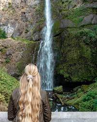 Iconic Waterfall Near Portland Multnomah Falls Hike Red White Adventures Multnomah Falls Hike Hikes Near Portland Multnomah Falls