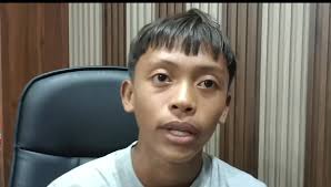 Teen Hero Awarded Scholarship After Saving 50 Lives in Typhoon Tino,  Fifteen-year-old Jayboy Magdadaro has been hailed as a hero for saving over  50 residents during the floods caused by Typhoon Tino ...