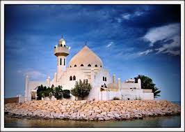 Al Khobar Corniche Masjid Saudi Arabia This Mosque Is Located On Al Khobar Corniche In Saudi Arabia On Coa Beautiful Mosques Mosque Islamic Architecture