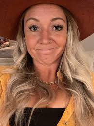 Jennifer Crigger's Instagram, Twitter & Facebook