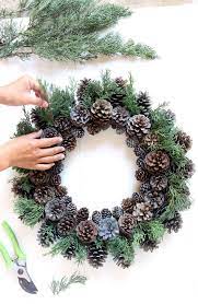 Beautiful Fast Easy Diy Pinecone Wreath Improved Version Christmas Decorations Centerpiece Diy Pinecone Easy Diy Wreaths
