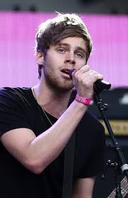 The fans of popular australian 5 seconds of summer rock group adore lead vocalist and guitarist luke hemmings. Luke Hemmings Ethnicity Of Celebs What Nationality Ancestry Race