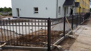 Zaune Galerie Schmiedezaune Und Metallzaune Aus Polen Zaun Schmiedeeiserne Zaune Gartenzaun Metall